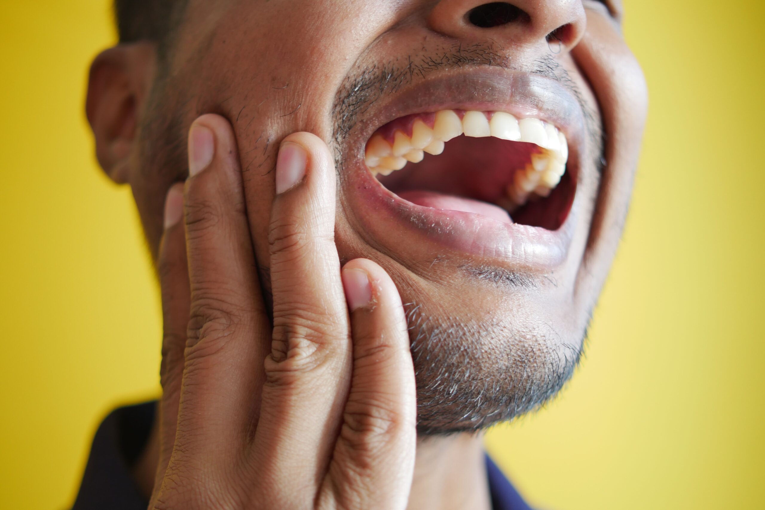 Why Some Dental Problems Hurt at Night More Than During the Day